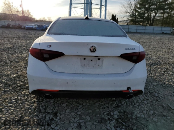 2017 Alfa Romeo Giulia Ti with VIN ZARFAEENXH7538089, listed as a Copart auction lot 39993883 with 27,313 mi miles. Bid and sale history available at carsss.com. Image 6.