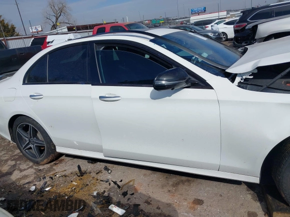2019 Mercedes-Benz E-Class E 300 with VIN WDDZF4KB0KA581546, listed as a IAAI auction lot 41584704 with 86,014 mi miles. Bid and sale history available at carsss.com. Image 14.