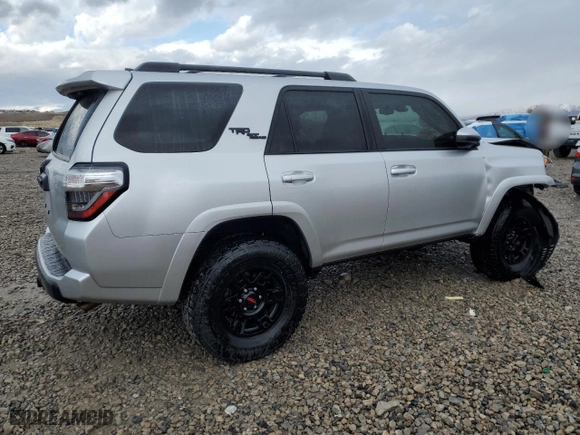 2021 Toyota 4Runner TRD Off Road with VIN JTEPU5JR7M5954519, listed as a Copart auction lot 86282764 with 32,006 mi miles and Salvage Title. Bid and sale history available at carsss.com. Image 3.