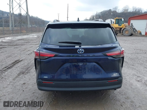 2021 Toyota Sienna XLE with VIN 5TDJSKFC0MS015340, listed as a IAAI auction lot 41683182 with 47,047 mi miles. Bid and sale history available at carsss.com. Image 16.
