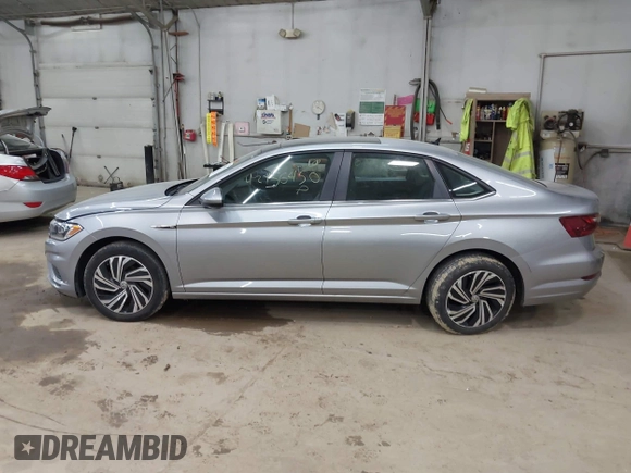 2021 Volkswagen Jetta SEL with VIN 3VWE57BUXMM056379, listed as a IAAI auction lot 42456450 with 34,697 mi miles and . Bid and sale history available at DreamBid. Image 13.