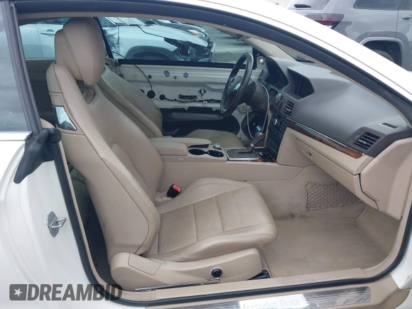 2010 Mercedes-Benz E E 350 with VIN WDDKJ5GB0AF005357, listed as a IAAI auction lot 42020474 with 133,117 mi miles. Bid and sale history available at carsss.com. Image 5.