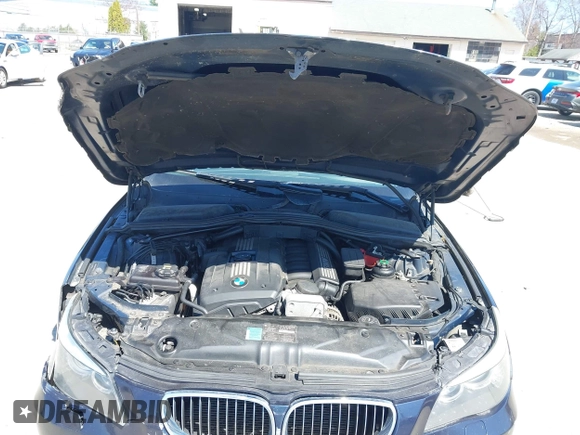 2008 BMW 5 Series 528xi with VIN WBANV13558CZ53752, listed as a IAAI auction lot 42106775 with 190,765 mi miles. Bid and sale history available at carsss.com. Image 10.