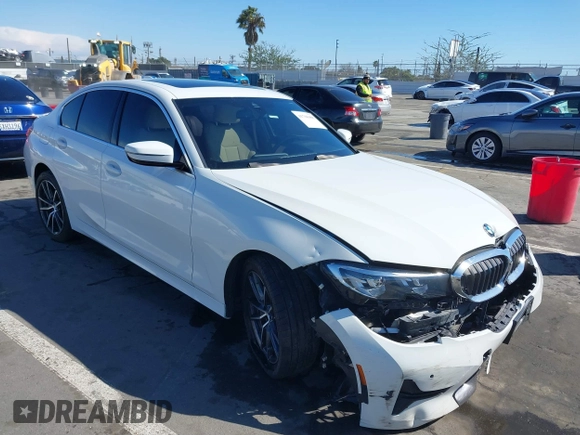2020 BMW 3 Series 330i with VIN 3MW5R1J02L8B31552, listed as a IAAI auction lot 41760488 with 32,918 mi miles. Bid and sale history available at carsss.com. Image 1.