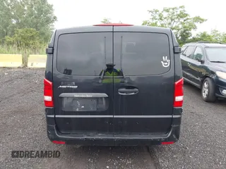 2017 Mercedes-Benz Metris Passenger z VIN WD4PG2EE0H3306061, wystawiony jako IAAI lot #40708071 z przebiegiem 130 873 mil mil oraz . Historia ofert i sprzedaży dostępna na DreamBid. Obrazek 16.