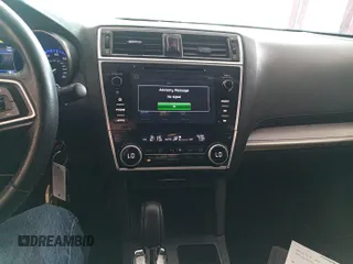 2018 Subaru Outback Premium z VIN 4S4BSAFC9J3249516, wystawiony jako IAAI lot #42304774 z przebiegiem 32 912 mil mil oraz . Historia ofert i sprzedaży dostępna na DreamBid. Obrazek 1.
