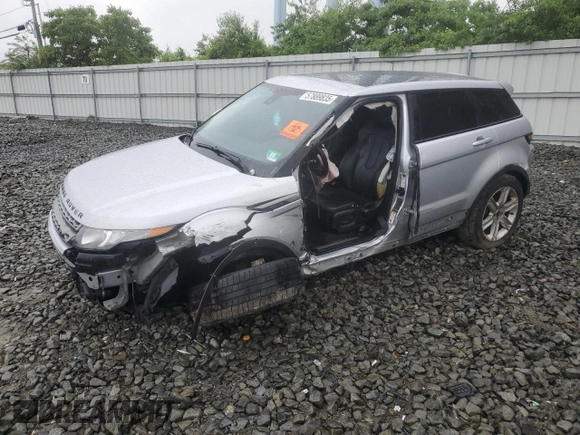 2013 Land Rover Range Rover Evoque Pure Plus z VIN SALVP2BG1DH845186, wystawiony jako Copart lot #57889835 z przebiegiem Nie podano mil oraz Szkoda całkowita • Salvage title. Historia ofert i sprzedaży dostępna na DreamBid. Obrazek 1.