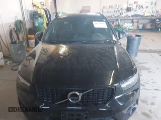2019 Volvo XC40 Momentum with VIN YV4162XZ6K2015495, listed as a IAAI auction lot 41249446 with 44,597 mi miles and . Bid and sale history available at carsss.com. Image 12.