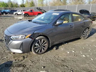 2025 Nissan Sentra SV z VIN 3N1AB8CVXSY252158, wystawiony jako Copart lot #52007625 z przebiegiem 4 701 mil mil oraz Szkoda całkowita • Salvage title. Historia ofert i sprzedaży dostępna na DreamBid. Obrazek 1.
