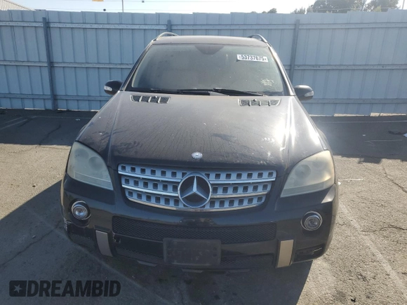 2008 Mercedes-Benz M 550 z VIN 4JGBB72E98A408602, wystawiony jako Copart lot #53737675 z przebiegiem 209 796 mil mil oraz Szkoda całkowita • Salvage title. Historia ofert i sprzedaży dostępna na DreamBid. Obrazek 5.