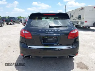 2013 Porsche Cayenne с VIN WP1AA2A23DLA13020, выставлен на аукционе IAAI как лот 42560111 с пробегом 113 984 миль миль и . История ставок и продаж доступна на DreamBid. Изображение 16.