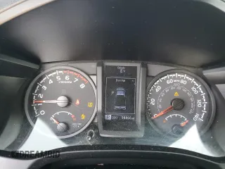 2021 Toyota Tacoma SR z VIN 3TYRX5GN1MT006883, wystawiony jako Copart lot #56224415 z przebiegiem 98 866 mil mil oraz Szkoda całkowita • Salvage title. Historia ofert i sprzedaży dostępna na DreamBid. Obrazek 9.