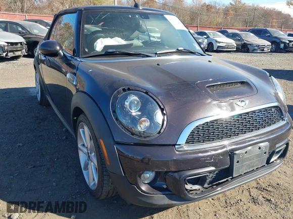2013 MINI Convertible S z VIN WMWZP3C56DT705074, wystawiony jako IAAI lot #40762024 z przebiegiem 57 685 mil mil oraz . Historia ofert i sprzedaży dostępna na DreamBid. Obrazek 17.