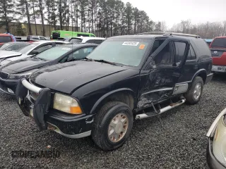 2000 GMC Jimmy Diamond Edition Luxury with VIN 1GKDT13W7Y2283256, listed as a Copart auction lot 44202425 with 292,423 mi miles and Salvage Title. Bid and sale history available at carsss.com. Image 1.