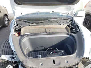 2023 Tesla Model Y Long Range z VIN 7SAYGDEE9PF623285, wystawiony jako IAAI lot #41383184 z przebiegiem 34 092 mil mil oraz . Historia ofert i sprzedaży dostępna na DreamBid. Obrazek 10.