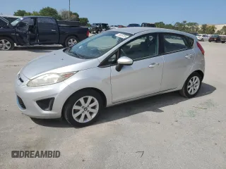 2012 Ford Fiesta SE z VIN 3FADP4EJ2CM140015, wystawiony jako Copart lot #59538705 z przebiegiem Nie podano mil oraz Czysty tytuł • Clean title. Historia ofert i sprzedaży dostępna na DreamBid. Obrazek 1.