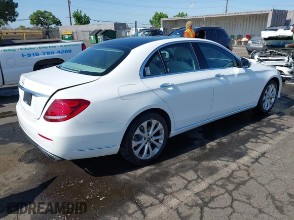 2017 Mercedes-Benz E 300 Luxury z VIN WDDZF4JB3HA236618, wystawiony jako IAAI lot #42489715 z przebiegiem 74 946 mil mil oraz . Historia ofert i sprzedaży dostępna na DreamBid. Obrazek 4.