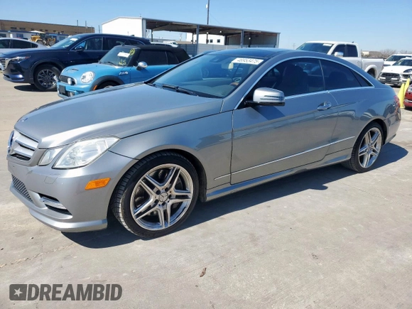 2013 Mercedes-Benz E 550 z VIN WDDKJ7DB2DF185221, wystawiony jako Copart lot #46953475 z przebiegiem 89 156 mil mil oraz Szkoda całkowita • Salvage title. Historia ofert i sprzedaży dostępna na DreamBid. Obrazek 1.