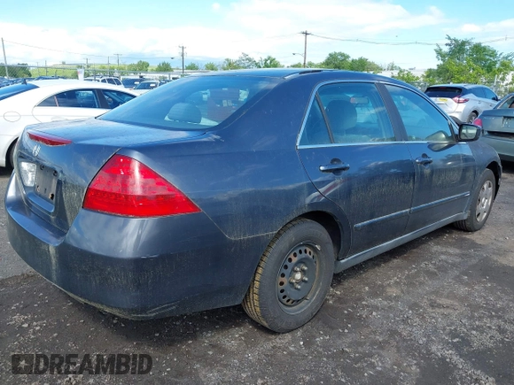 2007 Honda Accord LX z VIN 1HGCM56407A227932, wystawiony jako IAAI lot #42330466 z przebiegiem 252 229 mil mil oraz . Historia ofert i sprzedaży dostępna na DreamBid. Obrazek 4.