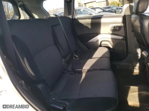 2011 Mitsubishi Outlander GT with VIN JA4JT5AX3BU037523, listed as a Copart auction lot 44633405 with 212,907 mi miles and Clean Title. Bid and sale history available at carsss.com. Image 11.