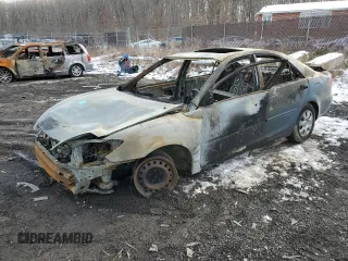 2004 Toyota Camry LE z VIN 4T1BE30K74U930677, wystawiony jako Copart lot #53060715 z przebiegiem Nie podano mil oraz Nie do naprawy • Non repairable. Historia ofert i sprzedaży dostępna na DreamBid. Obrazek 1.