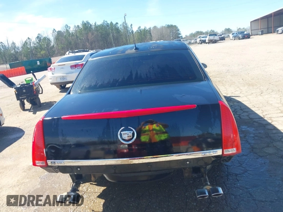 2006 Cadillac DTS Professional z VIN 1GEEH96Y56U550027, wystawiony jako IAAI lot #41663248 z przebiegiem 58 471 mil mil oraz . Historia ofert i sprzedaży dostępna na DreamBid. Obrazek 17.