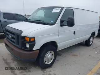 2014 Ford Econoline Cargo Commercial z VIN 1FTNE2EW7EDA00870, wystawiony jako IAAI lot #42384856 z przebiegiem 156 312 mil mil oraz . Historia ofert i sprzedaży dostępna na DreamBid. Obrazek 17.