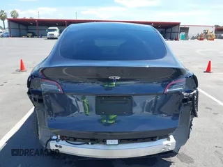 2024 Tesla Model Y с VIN 7SAYGDED2RF102144, выставлен на аукционе IAAI как лот 42278757 с пробегом 25 787 миль миль и . История ставок и продаж доступна на DreamBid. Изображение 17.