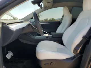 2024 Tesla Model Y Performance z VIN 7SAYGDEF0RF024089, wystawiony jako Copart lot #53981865 z przebiegiem Nie podano mil oraz Szkoda całkowita • Salvage title. Historia ofert i sprzedaży dostępna na DreamBid. Obrazek 7.