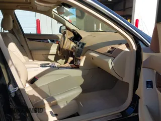 2008 Mercedes-Benz C 300 Sport z VIN WDDGF54X38F138356, wystawiony jako IAAI lot #41991750 z przebiegiem 128 673 mil mil oraz . Historia ofert i sprzedaży dostępna na DreamBid. Obrazek 5.