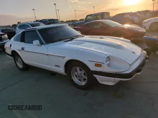 1983 Datsun 280ZX z VIN JN1HZ04S2DX564639, wystawiony jako Copart lot #75222314 z przebiegiem 75 925 mil mil oraz Szkody całkowita. Historia ofert i sprzedaży dostępna na DreamBid. Obrazek 4.