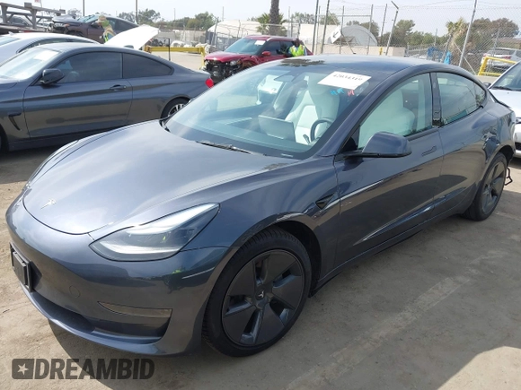 2023 Tesla Model 3 z VIN 5YJ3E1EA5PF700307, wystawiony jako IAAI lot #42034319 z przebiegiem 32 945 mil mil oraz . Historia ofert i sprzedaży dostępna na DreamBid. Obrazek 2.