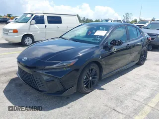 2025 Toyota Camry LE z VIN 4T1DAACK0SU024677, wystawiony jako IAAI lot #42468532 z przebiegiem 21 937 mil mil oraz . Historia ofert i sprzedaży dostępna na DreamBid. Obrazek 17.