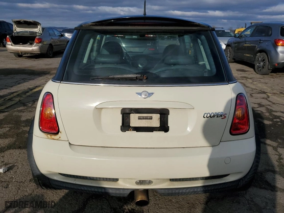 2004 MINI Cooper Hardtop S with VIN WMWRE334X4TD89355, listed as a Copart auction lot 51381075 with 128,293 mi miles and Clean Title. Bid and sale history available at carsss.com. Image 6.
