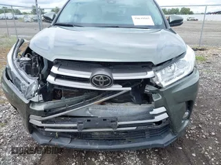 2018 Toyota Highlander SE with VIN 5TDJZRFH9JS823049, listed as a IAAI auction lot 39639165 with 85,990 mi miles and . Bid and sale history available at DreamBid. Image 6.