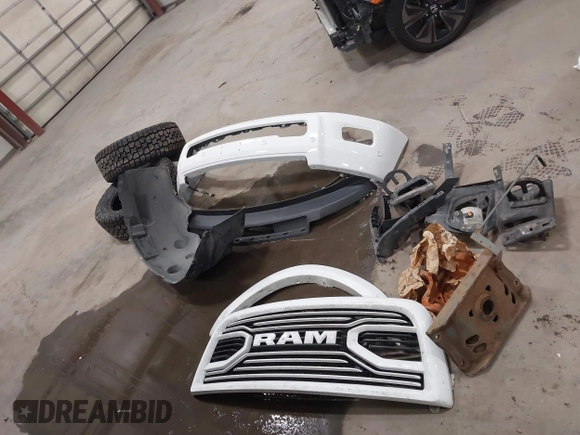 2018 Ram 2500 Laramie with VIN 3C6UR5FL1JG213467, listed as a IAAI auction lot 41513596 with 100,855 mi miles and . Bid and sale history available at DreamBid. Image 12.