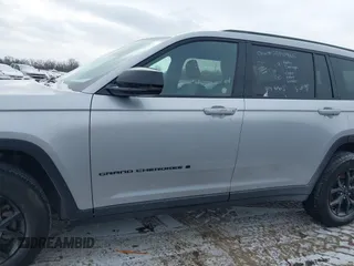 2024 Jeep Grand Cherokee Laredo z VIN 1C4RJKAG6R8527275, wystawiony jako IAAI lot #41628266 z przebiegiem 27 823 mil mil oraz . Historia ofert i sprzedaży dostępna na DreamBid. Obrazek 14.