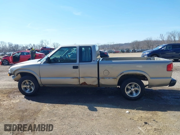 2003 Chevrolet S-10 with VIN 1GCCS19H438100436, listed as a IAAI auction lot 41891848 with 117,907 mi miles and . Bid and sale history available at DreamBid. Image 14.
