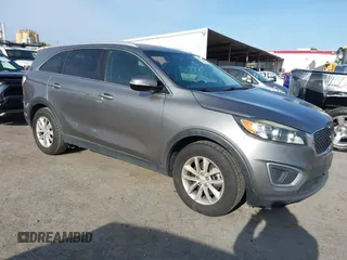 2017 Kia Sorento LX z VIN 5XYPG4A53HG269756, wystawiony jako IAAI lot #42207727 z przebiegiem 164 506 mil mil oraz . Historia ofert i sprzedaży dostępna na DreamBid. Obrazek 1.