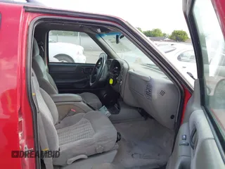 1998 Chevrolet Blazer LS с VIN 1GNDT13W8WK114850, выставлен на аукционе IAAI как лот 42458088 с пробегом Не указан миль и . История ставок и продаж доступна на DreamBid. Изображение 5.