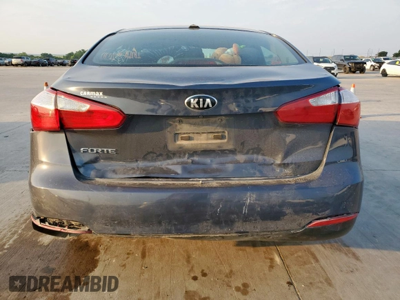 2016 Kia Forte LX z VIN KNAFX4A63G5551727, wystawiony jako Copart lot #57062515 z przebiegiem 131 419 mil mil oraz Szkoda całkowita • Salvage title. Historia ofert i sprzedaży dostępna na DreamBid. Obrazek 6.