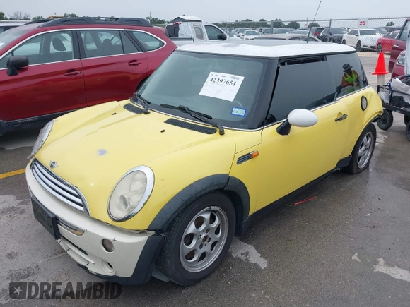 2005 MINI Hardtop with VIN WMWRC33505TK62367, listed as a IAAI auction lot 42397651 with Not provided miles and . Bid and sale history available at DreamBid. Image 2.