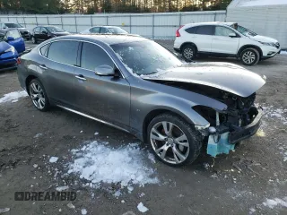 2015 Infiniti Q70 z VIN JN1BY1PR0FM830851, wystawiony jako Copart lot #87606685 z przebiegiem 116 148 mil mil oraz Szkoda całkowita • Salvage title. Historia ofert i sprzedaży dostępna na DreamBid. Obrazek 4.