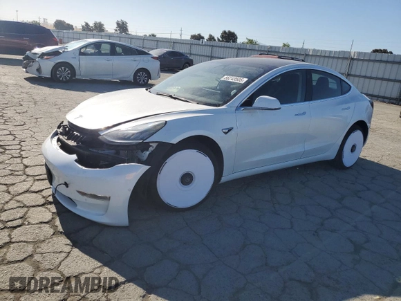 2019 Tesla Model 3 Mid Range z VIN 5YJ3E1EA7KF326727, wystawiony jako Copart lot #56243505 z przebiegiem 49 009 mil mil oraz Szkoda całkowita • Salvage title. Historia ofert i sprzedaży dostępna na DreamBid. Obrazek 1.