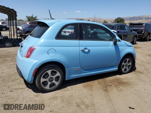 2015 FIAT 500e с VIN 3C3CFFGE2FT685425, выставлен на аукционе Copart как лот 62751915 с пробегом 48 372 миль миль и Списание • Salvage title. История ставок и продаж доступна на DreamBid. Изображение 3.