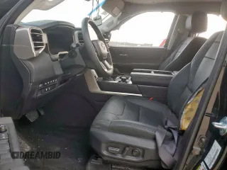 2024 Toyota Tundra Limited Hybrid z VIN 5TFWC5DB6RX067619, wystawiony jako Copart lot #54936195 z przebiegiem 5 792 mil mil oraz Szkoda całkowita • Salvage title. Historia ofert i sprzedaży dostępna na DreamBid. Obrazek 7.