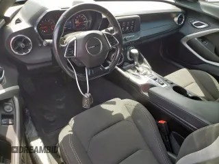 2022 Chevrolet Camaro 1LT z VIN 1G1FB1RX1N0110677, wystawiony jako Copart lot #53284045 z przebiegiem 47 009 mil mil oraz Czysty tytuł • Clean title. Historia ofert i sprzedaży dostępna na DreamBid. Obrazek 8.
