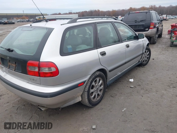 2000 Volvo V40 с VIN YV1VW2554YF430377, выставлен на аукционе IAAI как лот 40954938 с пробегом 117 378 миль миль и . История ставок и продаж доступна на DreamBid. Изображение 4.