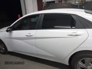 2025 Hyundai Elantra SE z VIN KMHLL4DG5SU913590, wystawiony jako IAAI lot #41900727 z przebiegiem 3 406 mil mil oraz . Historia ofert i sprzedaży dostępna na DreamBid. Obrazek 15.