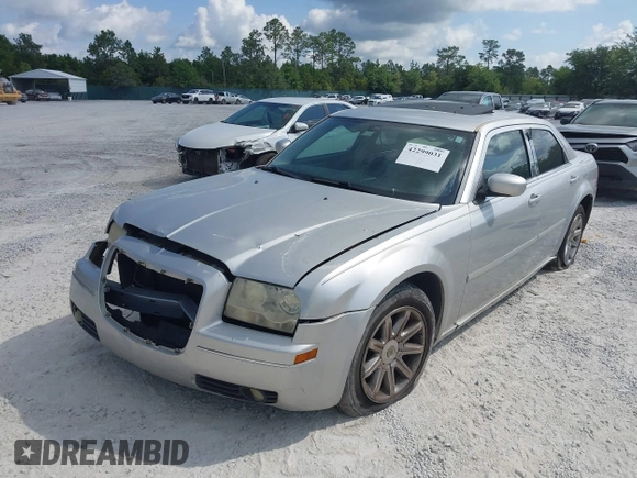 2006 Chrysler 300 Touring z VIN 2C3KA53G86H109231, wystawiony jako IAAI lot #42299031 z przebiegiem Nie podano mil oraz . Historia ofert i sprzedaży dostępna na DreamBid. Obrazek 16.